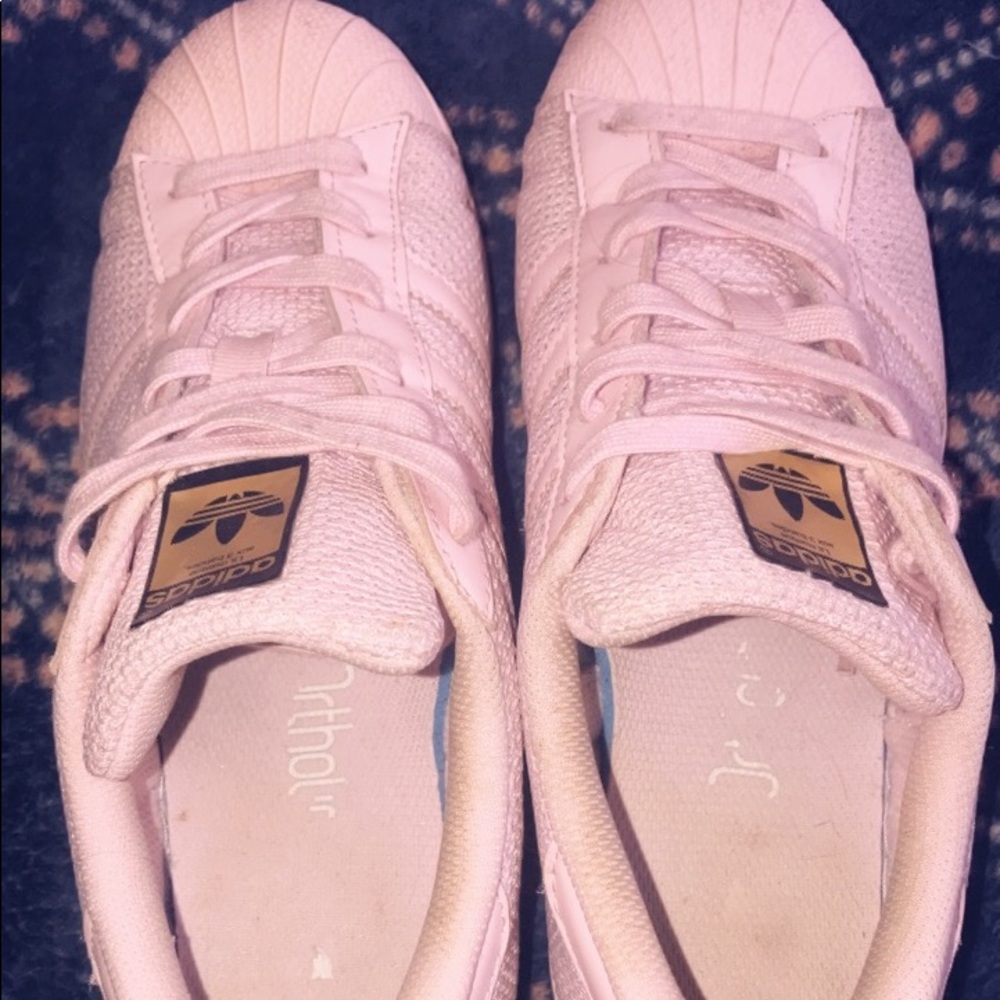 Adidas superstars!!